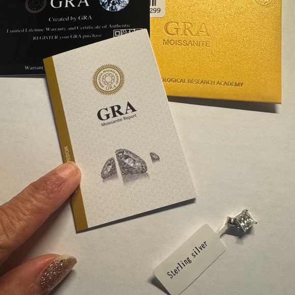 Silver Moissanite Pendant 1.2ct Square 6mm - Picture 3 of 3